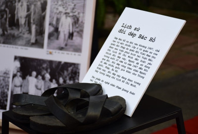 Đôi dép Bác Hồ